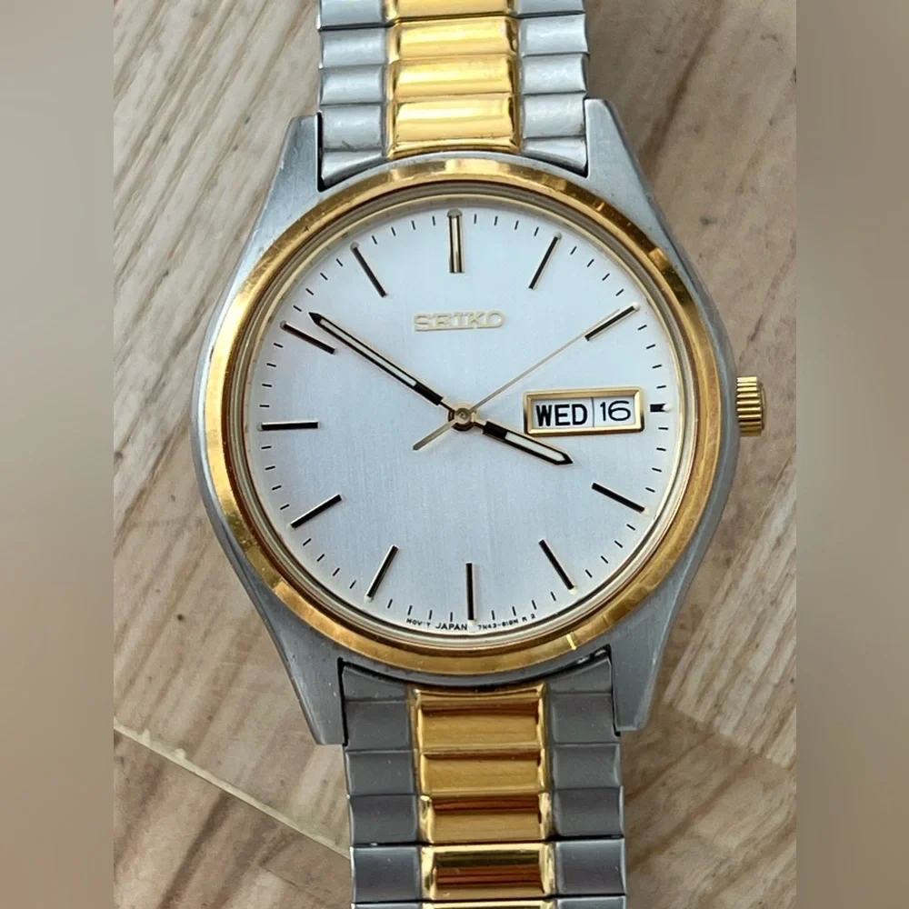 Seiko Men’s Watch Silver Dial Day Date Windows Two-Tone Stretch Bracelet